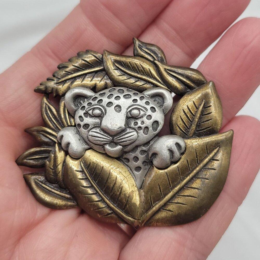 JJ Vintage Leopard Jungle Brooch Pin Pewter Brass Leaf Design Animal Jewelry - Picture 9 of 9